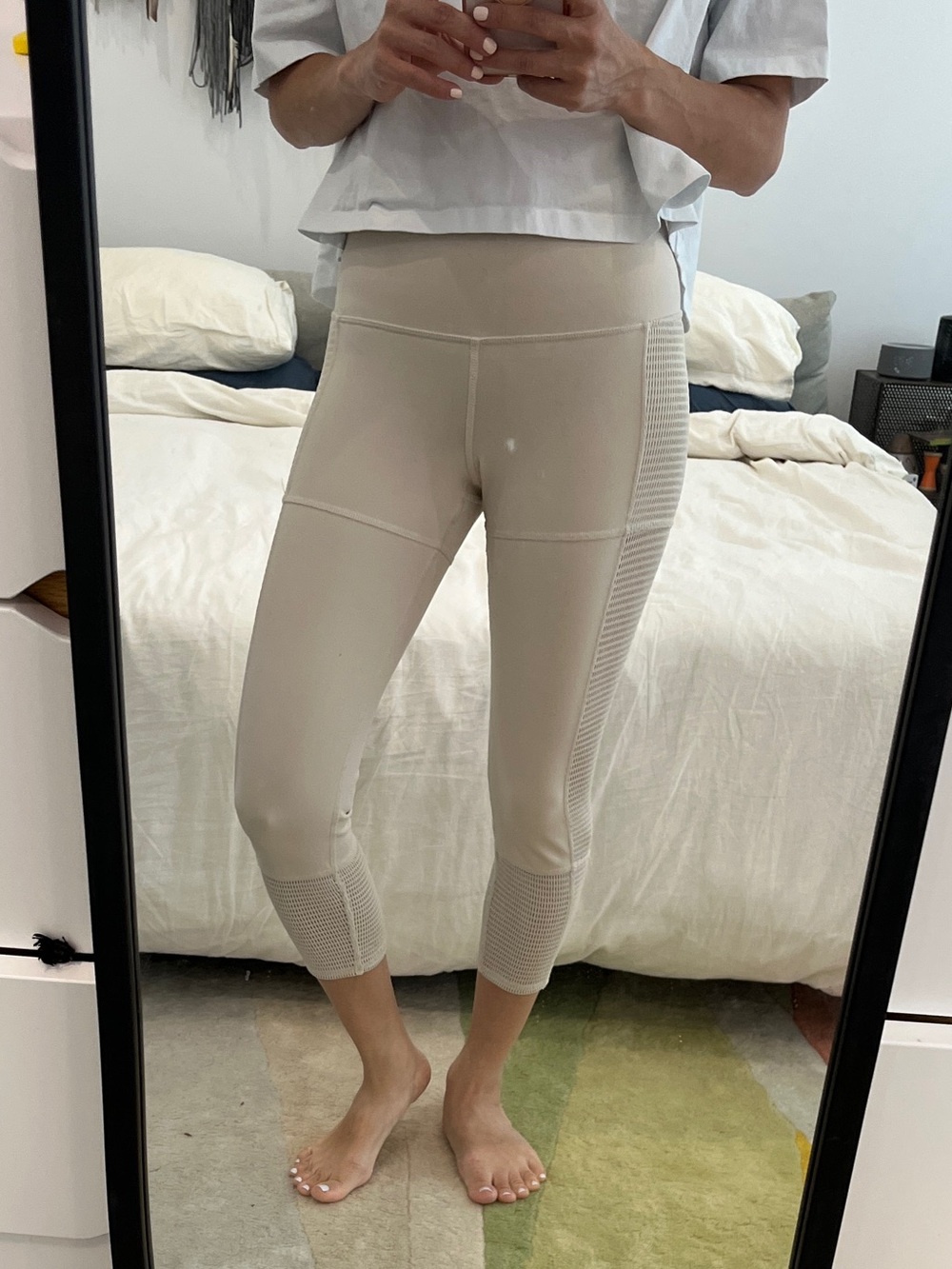 ALO Yoga Women’s Light Beige Leggings Cropped XXS